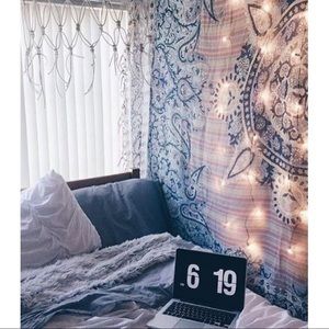 UO tapestry